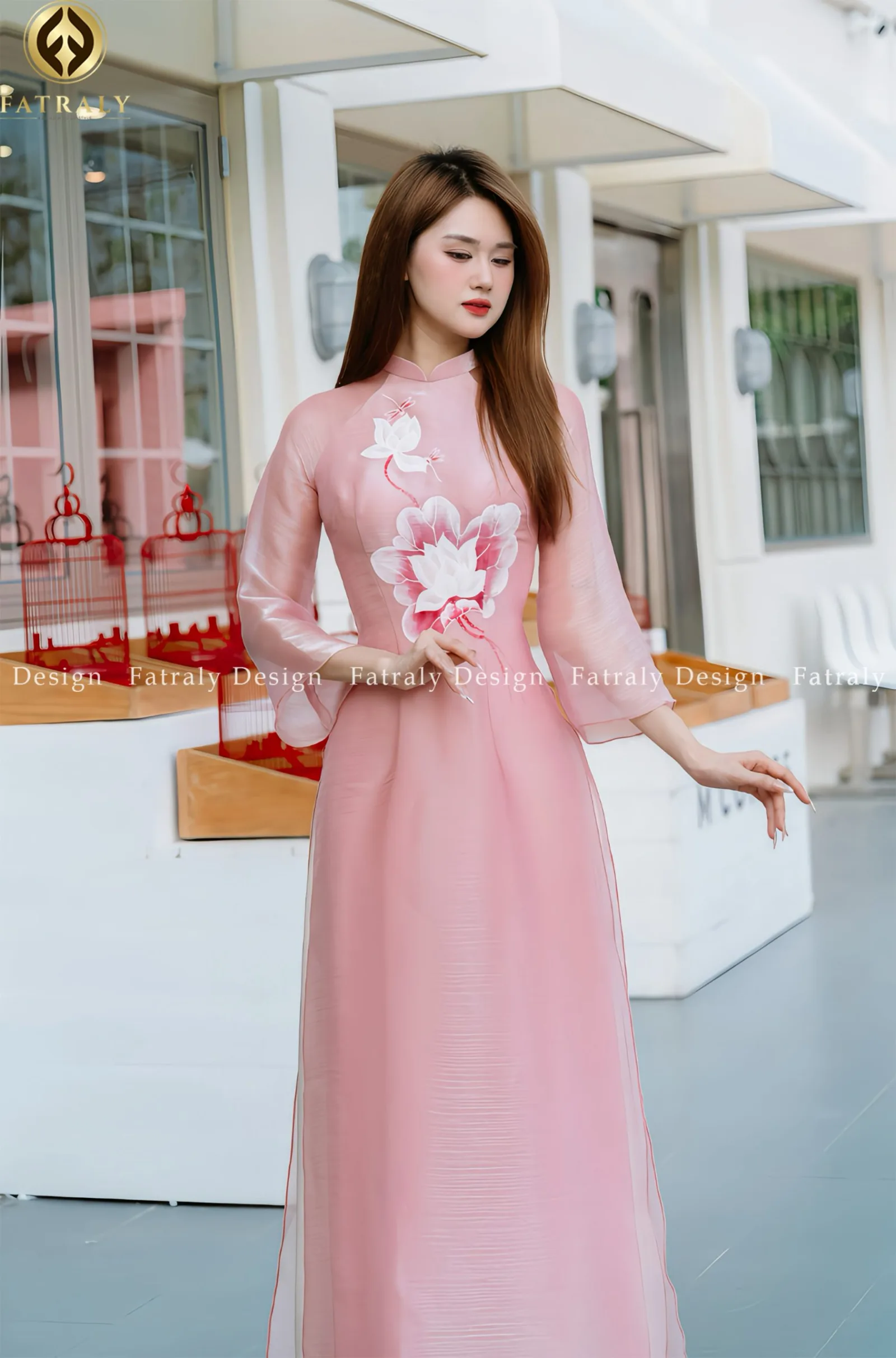 Áo dài Nhã vải tơ 4 tà sơn vẽ hoa sen thủ công
