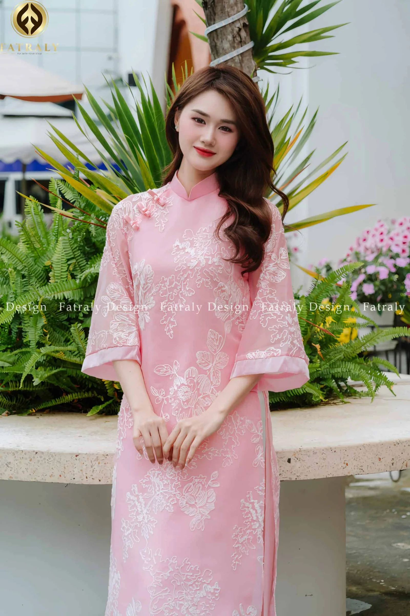 Áo dài Hồng Ngọc họa tiết hoa vải nhung vân nổi
