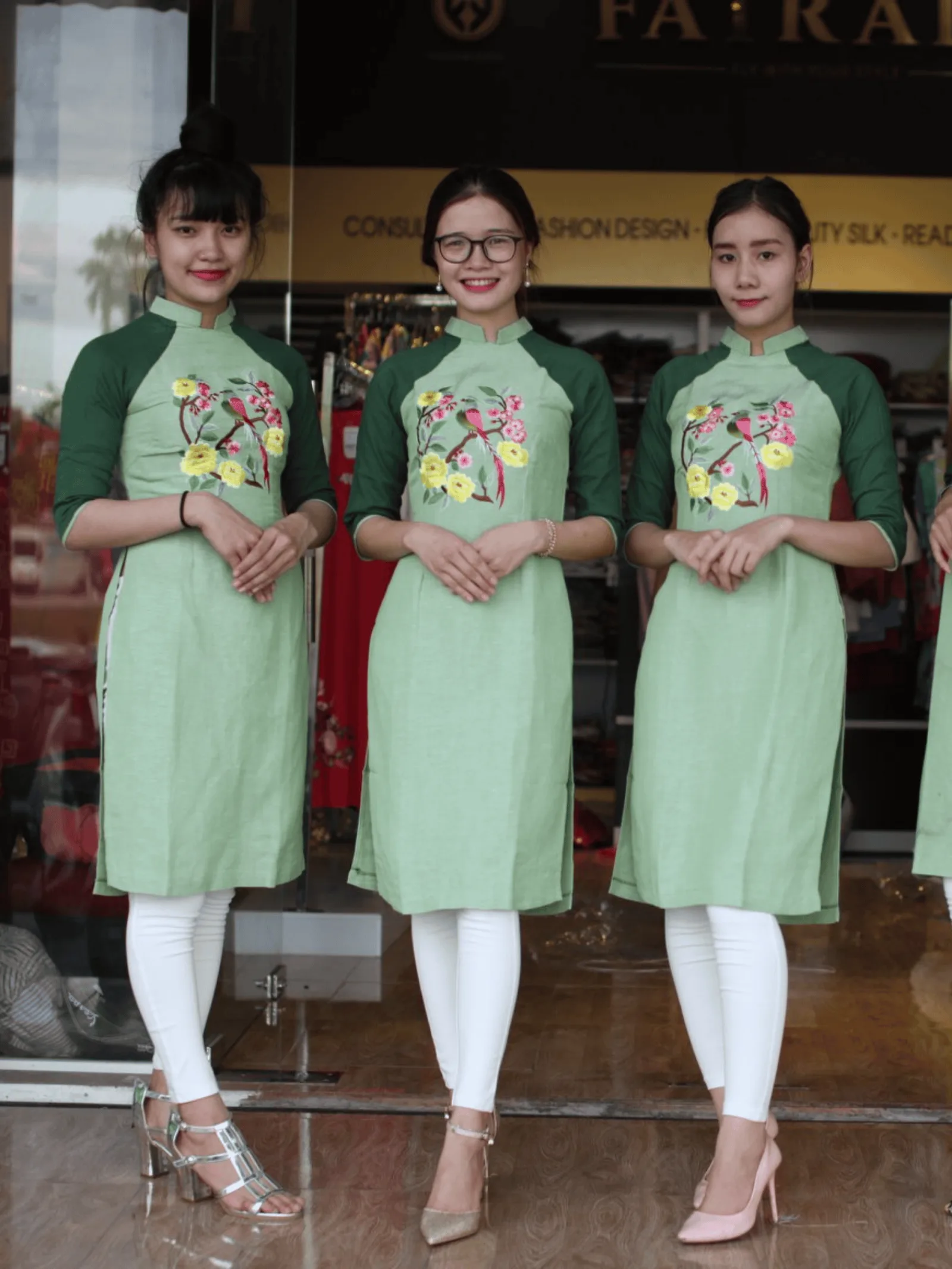 Áo dài đồng phục Xuân Lộc vải lụa Thái Tuấn Fatraly