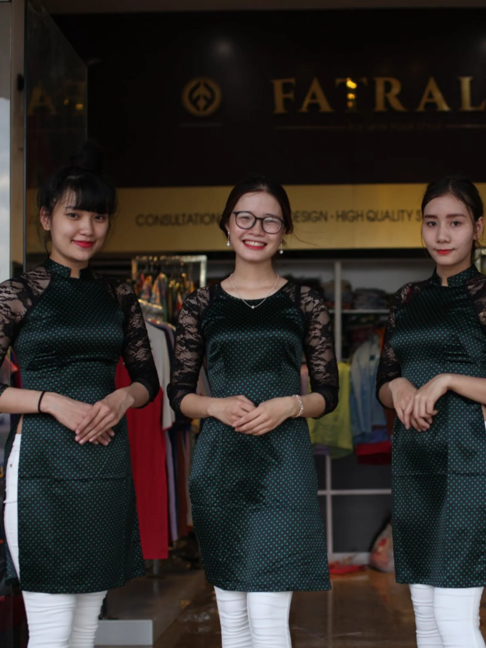 Áo dài đồng phục Trầm Sắc vải lụa Thái Tuấn Fatraly