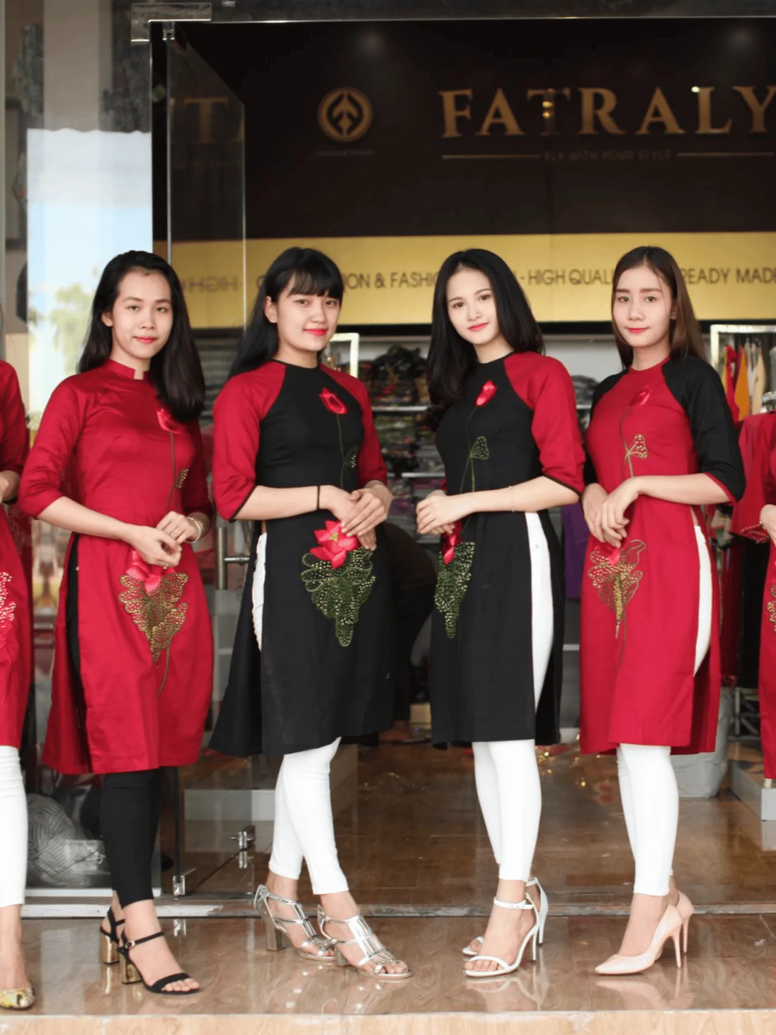 Áo dài đồng phục Sen Đỏ vải lụa Thái Tuấn Fatraly