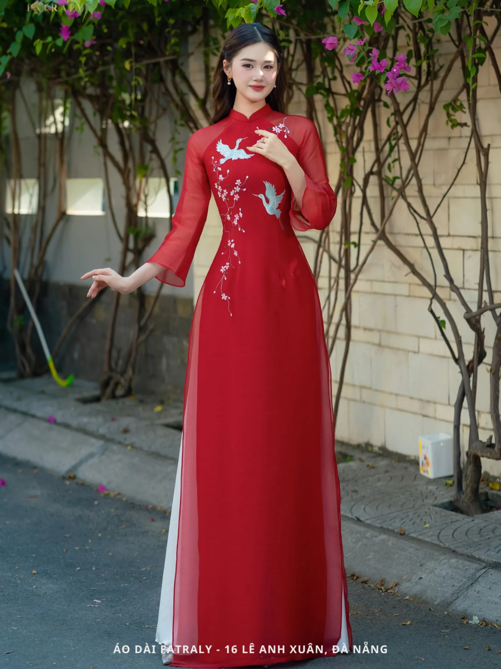 Áo dài cho thuê Xuân Vũ vải tơ tằm vân gấm